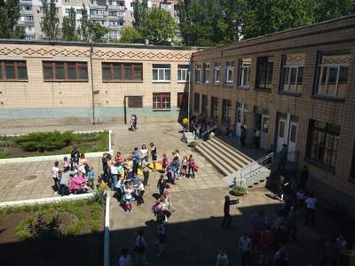 В Николаеве из школы эвакуировали 400 детей